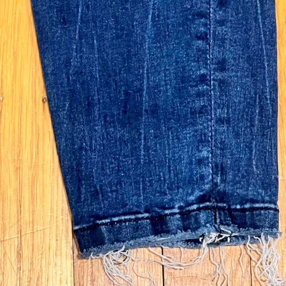 Kut From the Kloth Distressed Ankle Skinny High Rise Jean. Size 8 - Picture 5 of 7